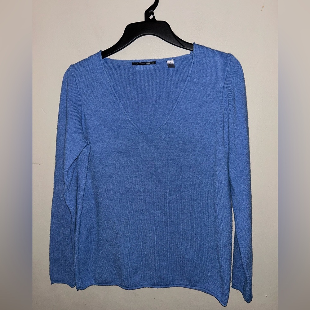 T Tahari Sweater - lightweight v-neck pullover sweater in buttercup blue - Picture 5 of 9